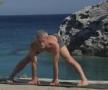 Ashtanga Yoga Prasarita Padotanasana am Meer