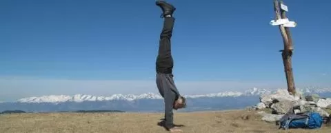 Peter AshtangaYoga Andstand am Berg