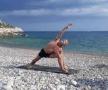 Peter parsvakonasana am Strand